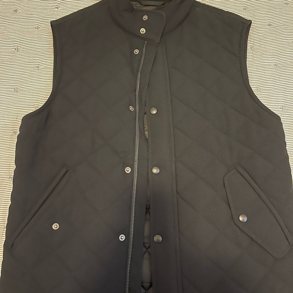 Banana Republic Men's Dark Quilted Vest